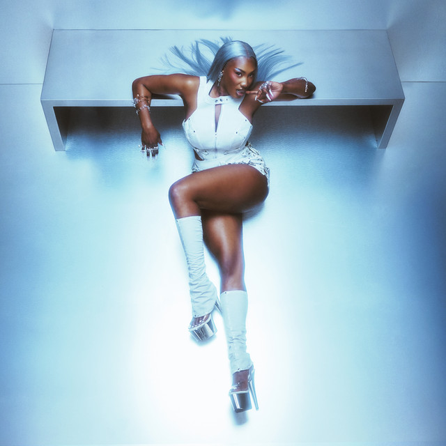 🆕 <a href="/AyaNakamuraa/">Aya Nakamura</a> invite <a href="/SHENYENG/">Shenseea</a> sur son nouvel #album 💿#Destinée pour le titre #DisMoi 💥
Une connexion rare, puissante et prête à exploser les #charts 💯 Vous étiez prêts pour ça ?

A retrouver à tout moment sur #SkyrockAlger 🇩🇿

📲 skyrock.fm/skyrock-partout