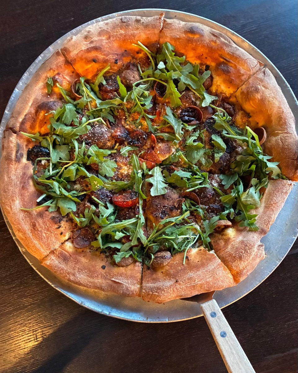 DINE &amp; DONATE 🎁 In December, we’re donating 5% of ALL Del Giorno proceeds to WDM Human Services!

Featuring "The Wreath": Bianco Base of Olive oil, Garlic, and Oregano topped with Fresh Mozzarella, Pepperoni, Cherry Tomatoes, Balsamic Glaze, Basil, Arugula and Grated Parmesan.