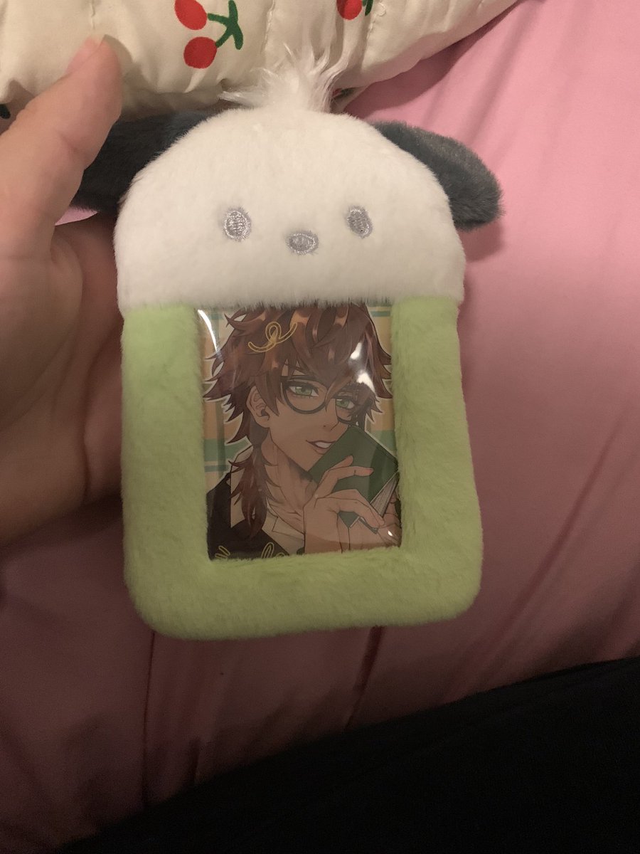 simplyxxash's tweet photo. Happy birthday to the best captain anyone could ask for! Thank you for always bringing a smile to my face.Meeting  you was one the highlights of my year and I hope there’s more to come! Love you captain💛(yes he is trapped in a pochacco sleeve) #GalesCakeDay25 https://t.co/1OJshsy3Qb