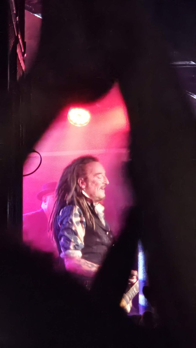 TheWordOfDuncan's tweet photo. A nice little photo @elizaroo took of @GingerWildheart earlier. Standard. 

Gig! https://t.co/WSejZdlQbL