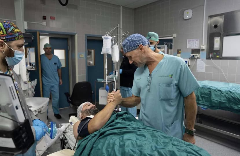 La medicina en Israel cada día da nuevas noticias. Solo hace dos semanas se hizo un implante de cornea a una mujer con una cornea impresa en una impresora de 3D, la semana pasada se hizo un trasplante de intestino delgado y ahora salió la noticia de un riñón creado con células