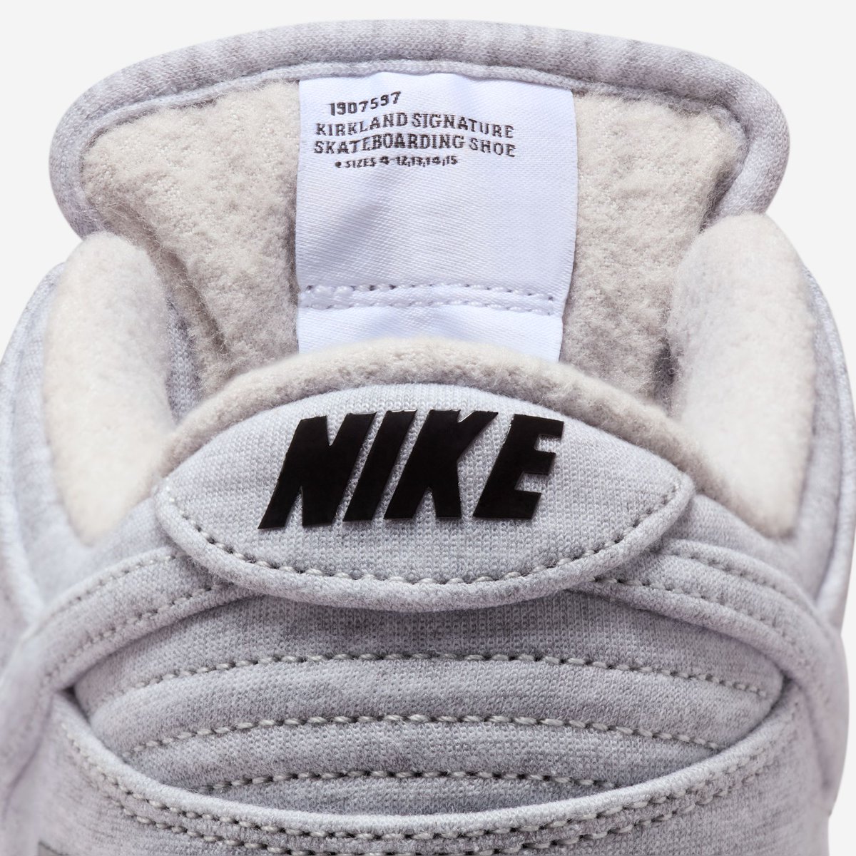 JustFreshKicks's tweet image. The Kirkland x Nike SB Dunk Low comes with a Costco card hangtag 🏷️

🗓️ December 2025 
💰 $130