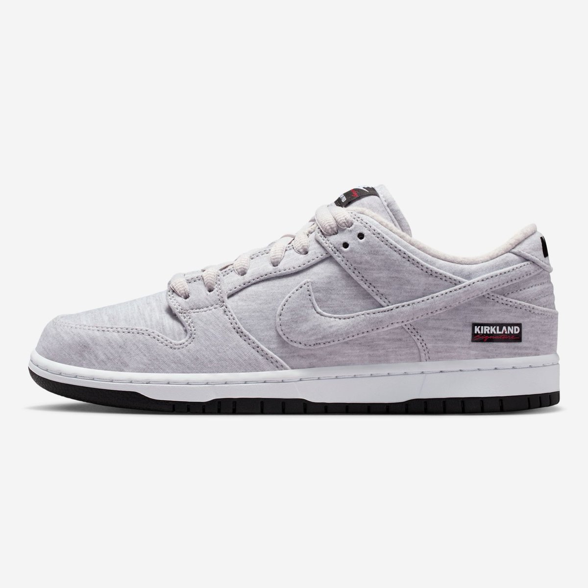 JustFreshKicks's tweet image. The Kirkland x Nike SB Dunk Low comes with a Costco card hangtag 🏷️

🗓️ December 2025 
💰 $130