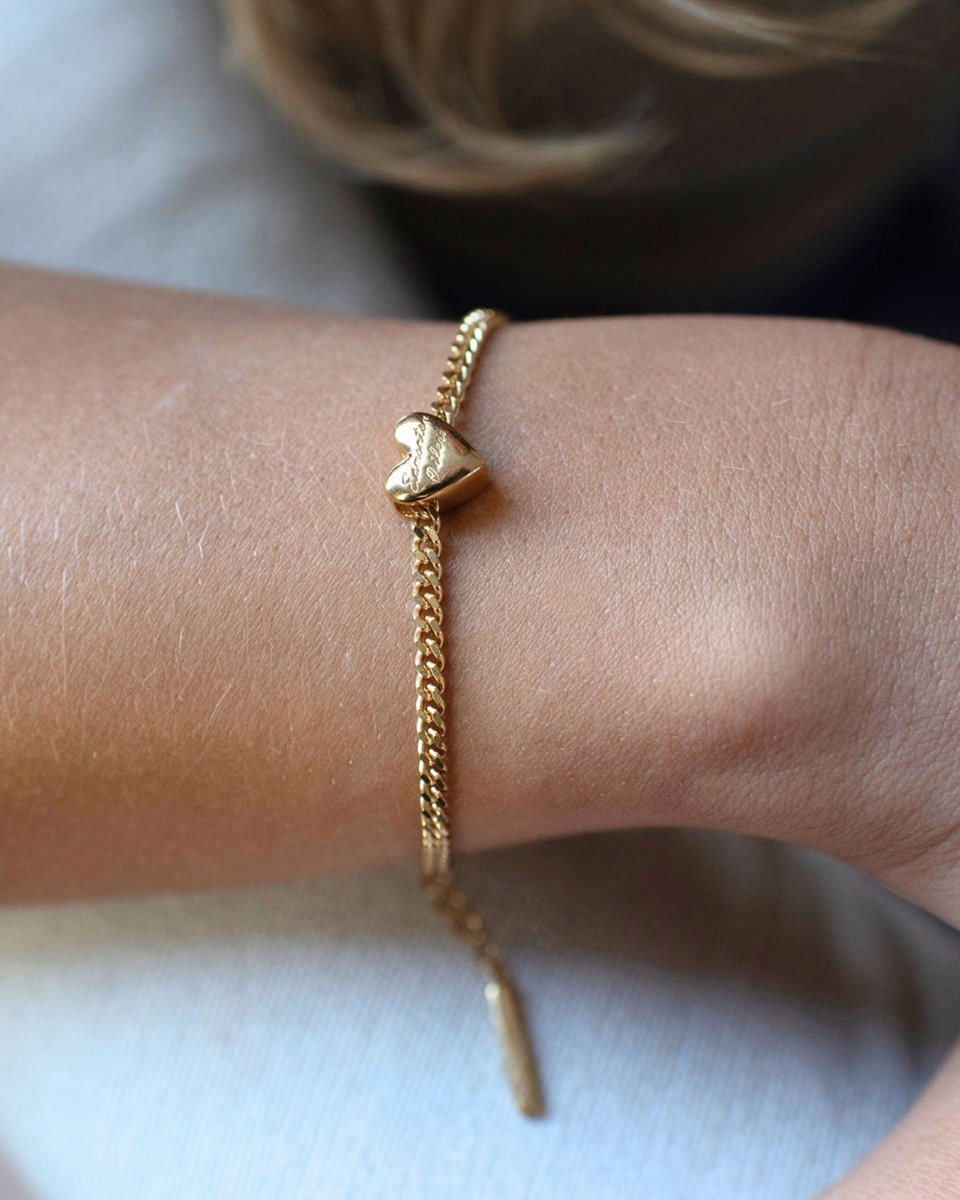 Hockey never looked So Pretty. ✨

Shop our latest collab with female-founded, Edmonton-based jeweler, So Pretty Cara Cotter.

Now available to order online at IceDistrictAuthentics.com and at 5:00 PM before tonight's game at our Flagship Store.

#LetsGoOilers