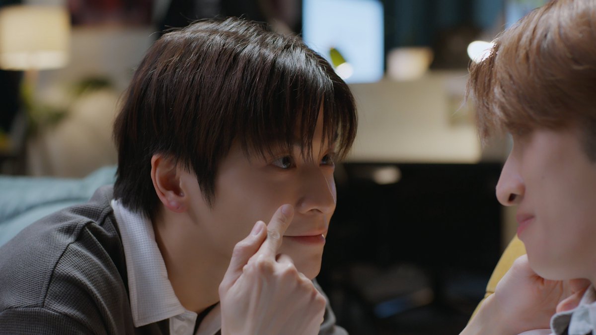datinggamejp's tweet photo. DG―――――――――――――――――
ドラマ「Dating Game~口説いてもいいですか、ボス!?~」
🎊Leminoにてタイ放送版 Episode10を無料配信中🎊
―――――――――――――――――DG
一週間、お仕事、お勉強などなど、お疲れ様でした🌺
寒い日には、”#口説ボス”をご覧いただき心も体もぬくぬくほこほこしてくださいね💖
ゆっくりパワーチャージでお過ごしください💪
EP10ではプリズムスター社を揺るがす大事件が勃発するも、逆にスタッフ一丸となって奮起することに。
一方でベイとパットは、ベイがパットに隠し事したことがきっかけですれ違ってしますことに💦
ドキドキな展開を何度もご覧くださいね😊
来週12月23日㊋ 0:00 タイ放送版 EP11が配信
引き続き”口説ボス”をLeminoでご覧ください!
🎮Leminoのアプリをダウンロードする方法はこちら
https://t.co/TzQSr1DoNr
🎮BLu-ray&DVD BOXに関する情報はこちら
https://t.co/W1176570ZT
🎮ポップアップストア情報はこちら
https://t.co/TXIlc2kOfi
毎週火曜日 0:00 タイ放送版を日本独占配信📺各話配信開始後1週間 無料配信!
#Lemino にてディレクターズカット版を全話日本独占配信中
2026年2月25日㊌、BLu-ray&DVD BOX発売
#marchutavuth #KojiMukai #SnowMan #Fluke #Judo #Fond #Victor #Poppy #NICECNX #Okata #タイ #タイBLドラマ #DatingGame #DatingGameTheSeries