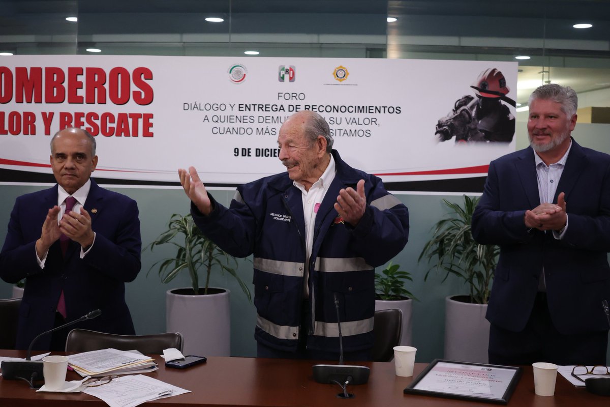 En el Primer Foro Nacional de #Bomberos: Valor y Rescate reconocimos a quienes arriesgan su vida por México. 🚒✨

Gracias a la Sen. <a href="/Mely_Romero/">Mely Romero</a> por impulsar este espacio, al Sen. <a href="/manuelanorve/">Manuel Añorve Baños</a>, coordinador de nuestro Grupo Parlamentario del PRI, y a la Sen. <a href="/caroviggiano/">Carolina Viggiano</a> por
