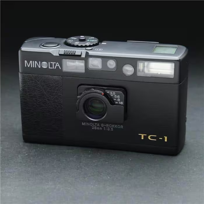 mapcamera's tweet image. いつもご愛顧ありがとうございます。

【新着中古PICK UP✨】

「#MINOLTA TC-1 Limited」
mapcamera.com/item/371702201…

全世界2500台限定！精悍なブラック仕上げのミノルタ創業70周年記念の希少な限定モデル。画質にこだわった『G ROKKOR 28mm F3.5』を搭載する、高級コンパクトカメラです📸