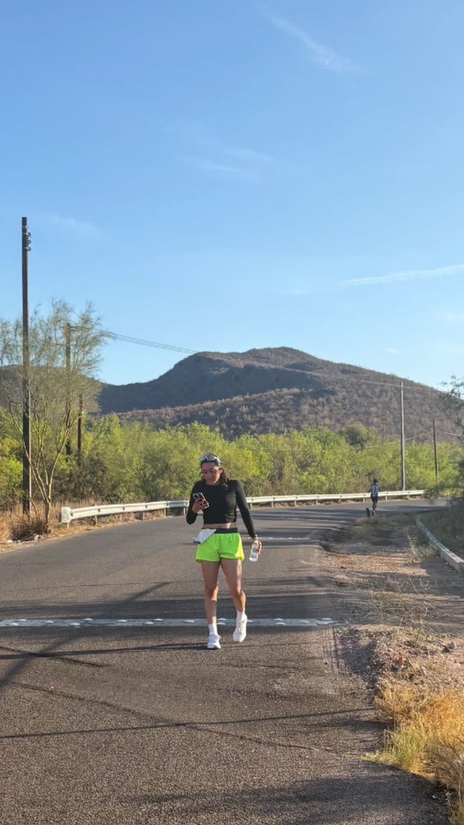 Karenibz_'s tweet photo. a media carrera contestándole a mi hombre https://t.co/qgD92w0PVU