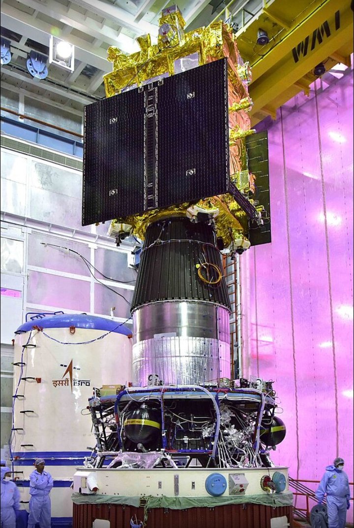 aryantimes15847's tweet image. ADITYA-L1 CRACKS 2024 MEGA STORM MYSTERY!☀️🇮🇳

ISRO confirms internal magnetic reconnection inside colliding solar eruptions intensified “Gannon’s Storm”, the strongest in 20 years—marking a breakthrough in understanding extreme space weather.
#AdityaL1 #ISRO #SpaceScience #Space