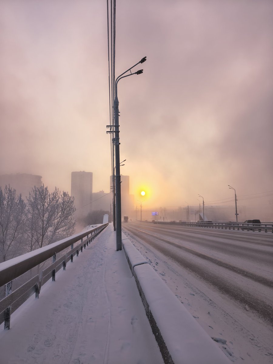 atomruncat's tweet image. Доброе утро, Сайлент Хилл 🏃‍♂️