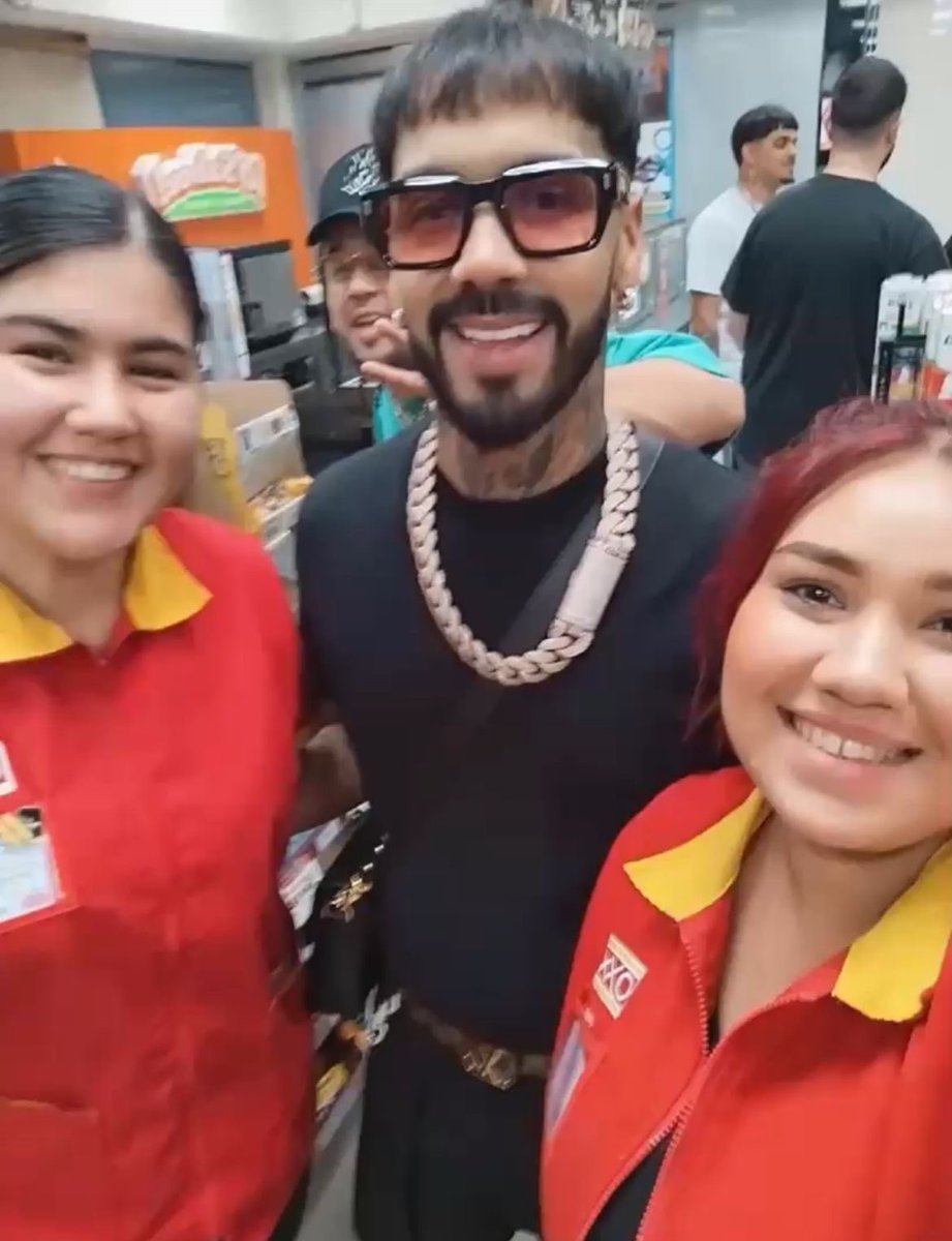 kendopx7_'s tweet photo. Sacar el álbum: ❌
Ir al Oxxo: ✅
Grande Anuel https://t.co/uhS0bZqGgq