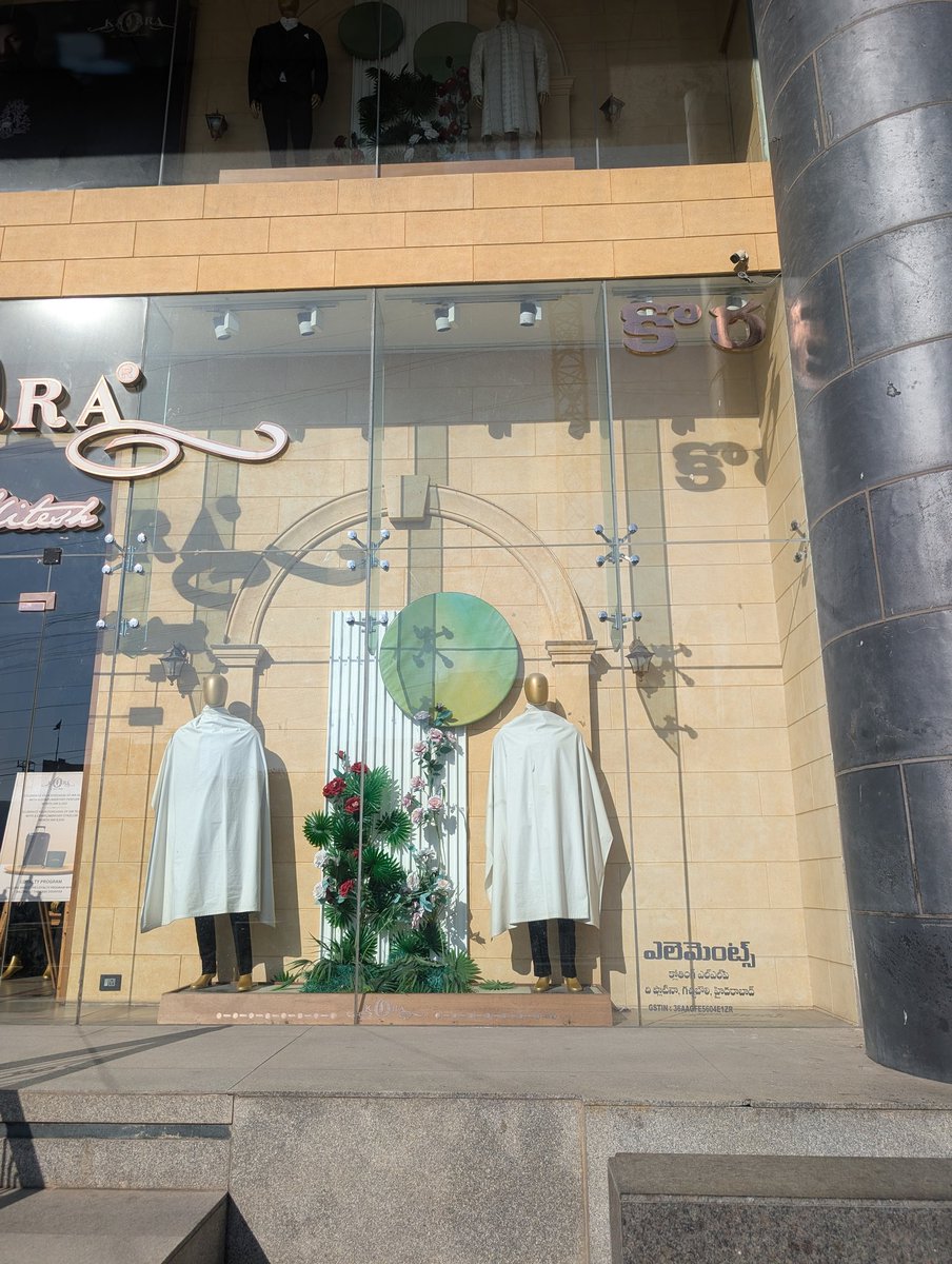 WINTER IS HERE !

Hyderabad winters at extreme peaks that even mannequins are covered because of the cold 😉🥶

#HydWinters
