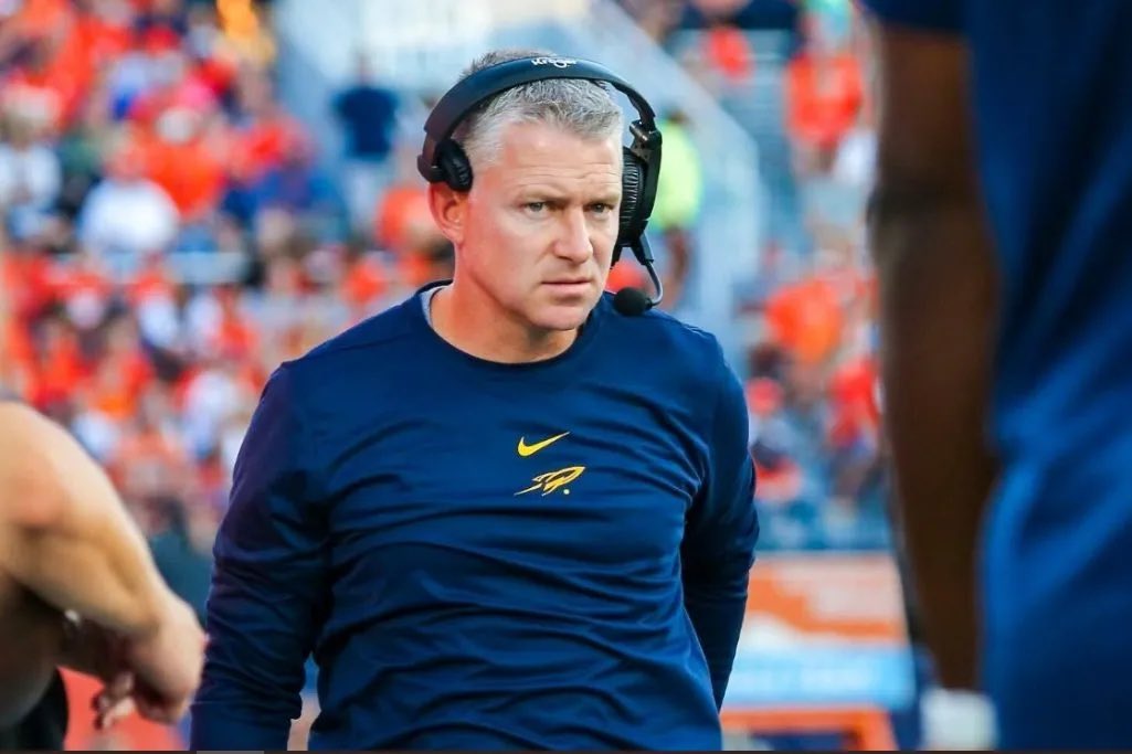 OhioUBarstool's tweet photo. BREAKING: Jason Candle (Toledo Rockets HC) has *OFFICIALLY* left for the HC position at UCONN. He’s been with the Rockets since 2009 and has won 2 MAC Championships with them. Thoughts?🤔 https://t.co/otrv5ZuCwW