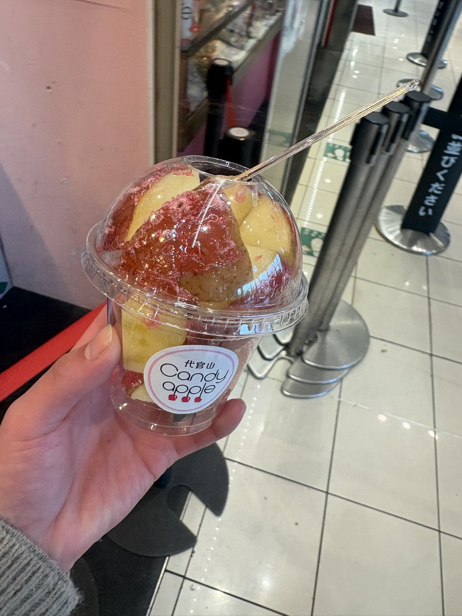 海老名サービスエリア行ったんだけど
全部美味しそうすぎて目がキラキラになってた(ღ✪ｖ✪)

ここ家の前にたたないかなw