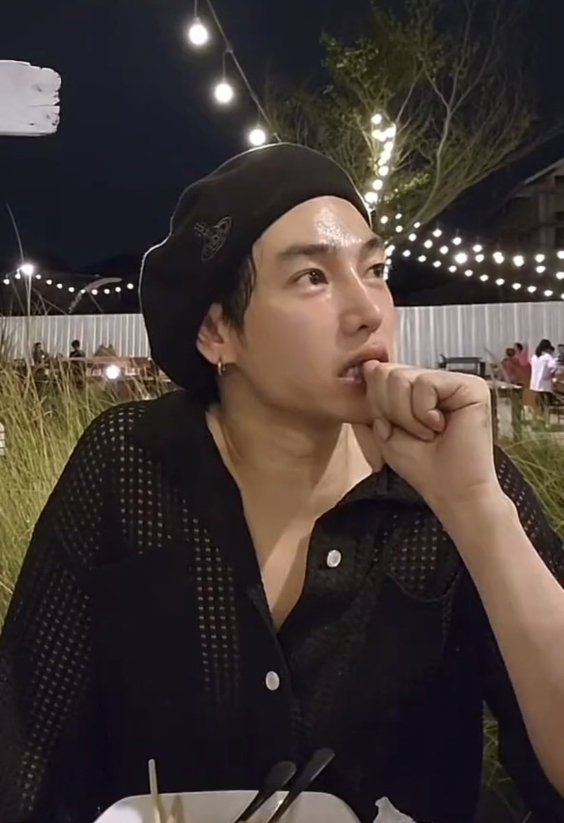 โคราช !!! วันนี้หนาวกว่าเมื่อวานนะฮับ 🌻

ฉะนั้น .. เสื้อหนาๆ กับกระดุมเสื้อ ก่อม่ายจำเปง 🤭

(⌒‐⌒)
#เป๊กผลิตโชค ♡
#PeckPaLitChoke ☆