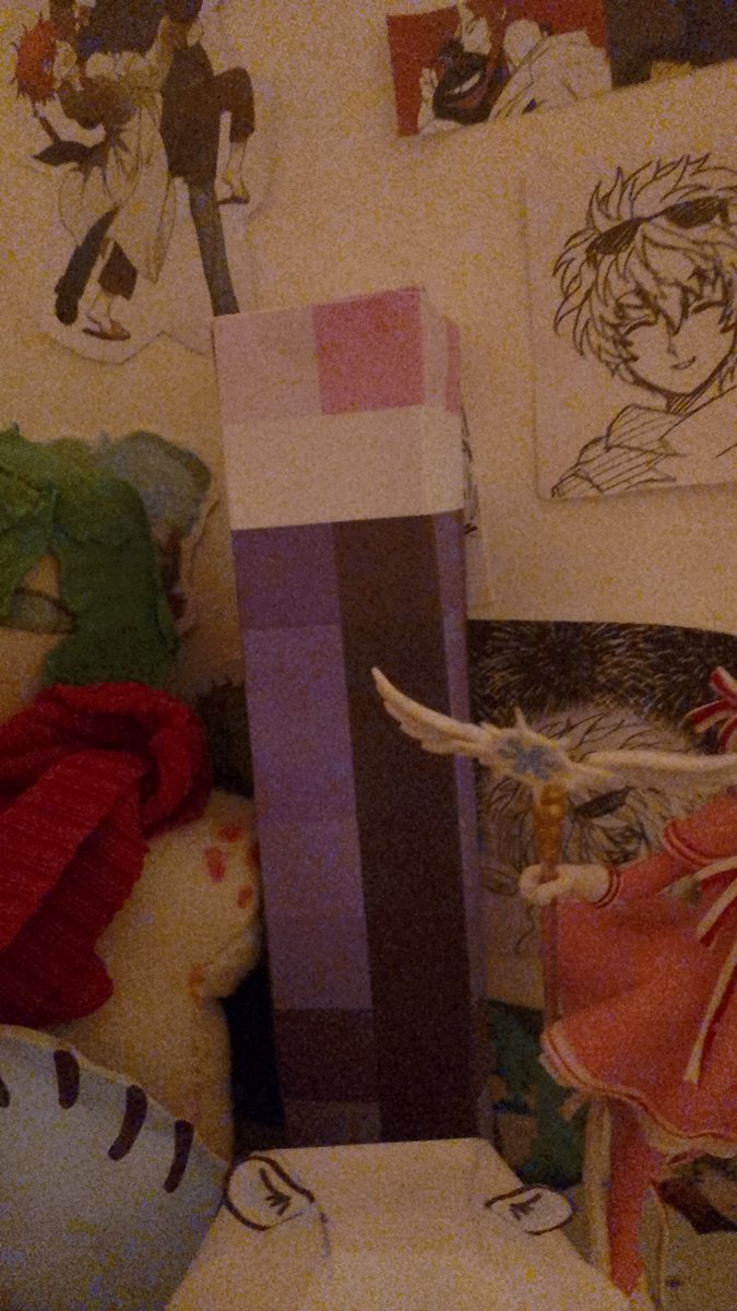 isc0reystupid's tweet photo. Kochi is making papercrafts https://t.co/R7m1c8rX4o