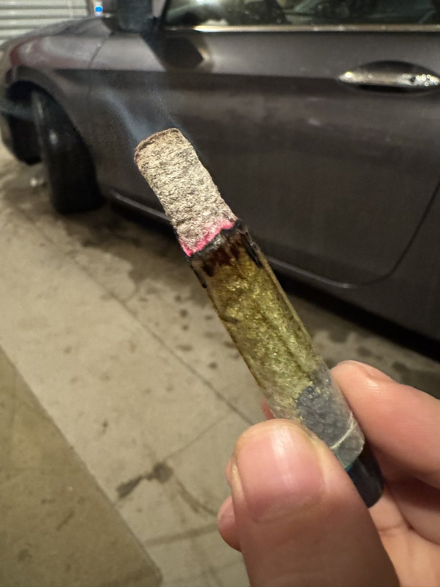 It’s that time of the year where it gets dark and cold out here, which is just the perfect time to review this pick-me-up from @shophellomary ! The infamous Jack Herer.