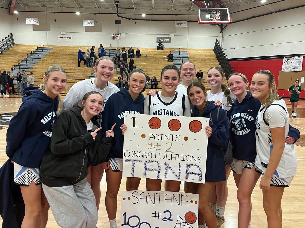 Congratulations to Santana Sabus on eclipsing 1,000 points in her HS career only as a junior!!