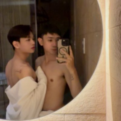 Huycc99's tweet photo. 2Vck đi đổi gió :)))) ở nhà riết 🤣
#ẢnhHồsơMới #gaycouplegoals https://t.co/bDAIsvt1lu