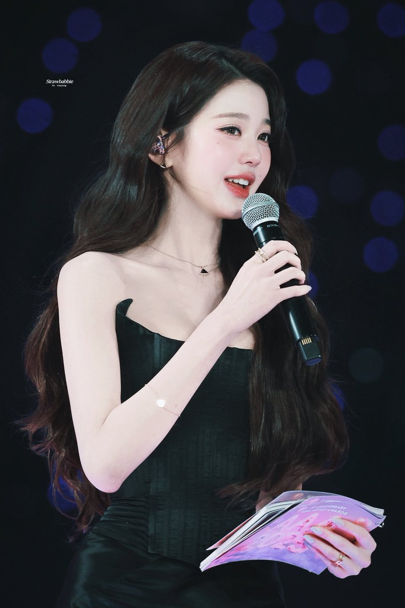 251206 AAA 2025

🦢🖤✨

#아이브 #IVE #장원영 #JANGWONYOUNG #원영 #WONYOUNG #ウォニョン <a href="/IVE_twt/">IVE</a>