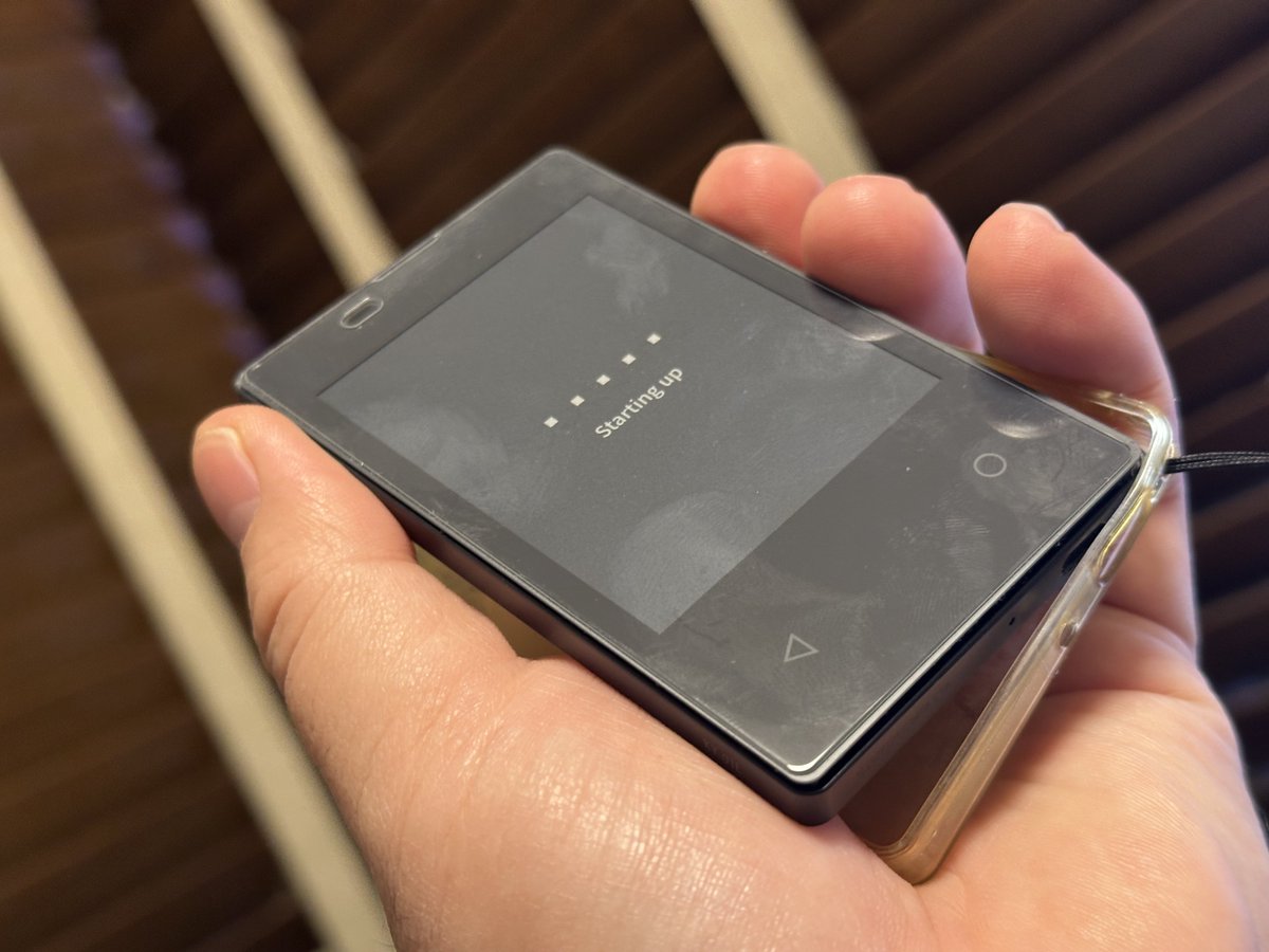 愛用している通話用の携帯 京セラ カードケータイ KY-01L のバッテリー