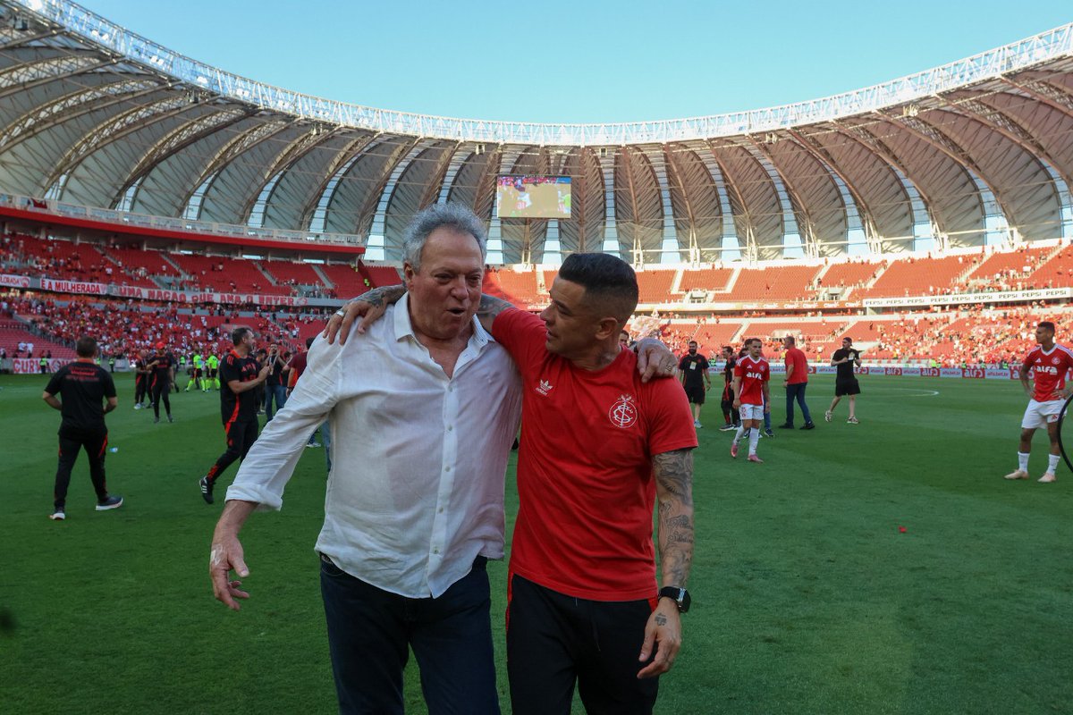 LucasCollar's tweet image. 🚨🚨🚨 PEDIU PRA SAIR

D'Alessandro alega motivos pessoais e pede demissão do Internacional. O argentino comunicou Abel Braga sobre sua decisão. Vale lembrar que, nesta terça-feira (09), José Olavo Bisol já pediu demissão.

🗞️: @_vagnermartins_ 
📸: Ricardo Duarte / Internacional