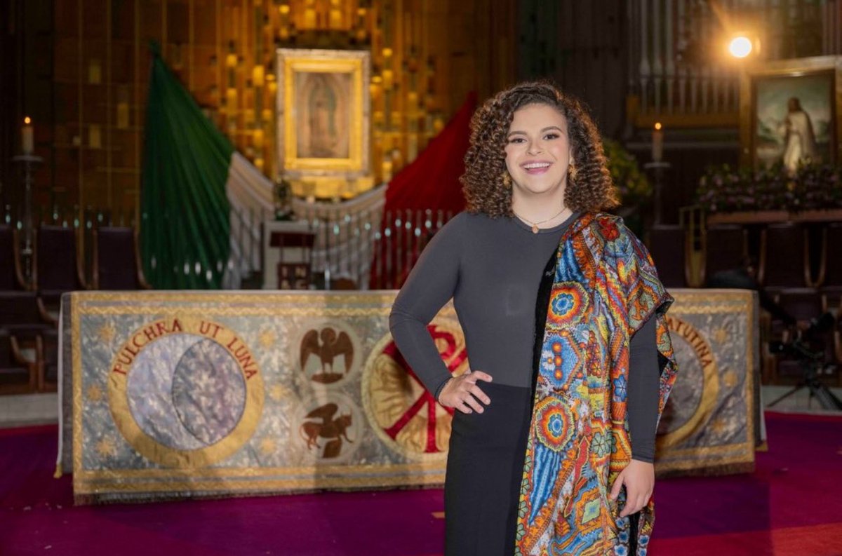 Este jueves a las 11 de la noche por Las Estrellas, nos vemos en #MañanitasASantaMaríaGuadalupe 🙏🏻
<a href="/LuceroMijaresOf/">Lucero Mijares</a> y yo estaremos cantàndole a nuestra Morenita con mucho amor y devoción 🌹💖