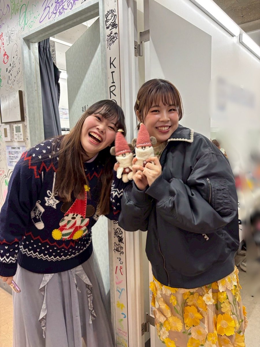 12/9🔮📿!?

昨日もありがとうございました🌼！

公演終わった途端に話が止まらなくなるみんなが大好きです😂🫶

来週はお休みいただいてます🙇‍♀️
でもぜひ魅力溢れるみんなを見に行ってください！！！
私も客席から見たい！！！笑

#PVW_now 
#Popnjam_now