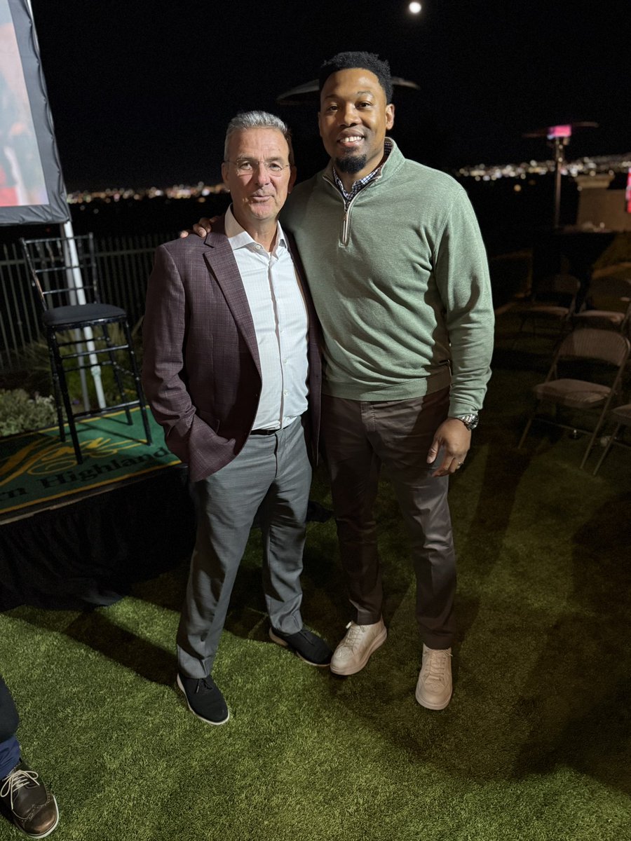 mrjoshuaperry's tweet photo. Sending a special CONGRATS to @CoachUrbanMeyer on his induction into the @NFFNetwork Hall of Fame! Had the chance to huddle with his family, former players, coaches and staff to share stories and celebrate his elite career. Honored to have played for Coach 🙏🏿 https://t.co/0VoFtcmLZC