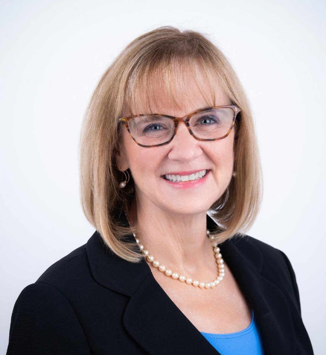 PollTracker2024's tweet image. DDHQ projects Eileen Higgins (D) has defeated Emilio Gonzalez (R) for mayor of Miami, Florida

🟦Dem flip.