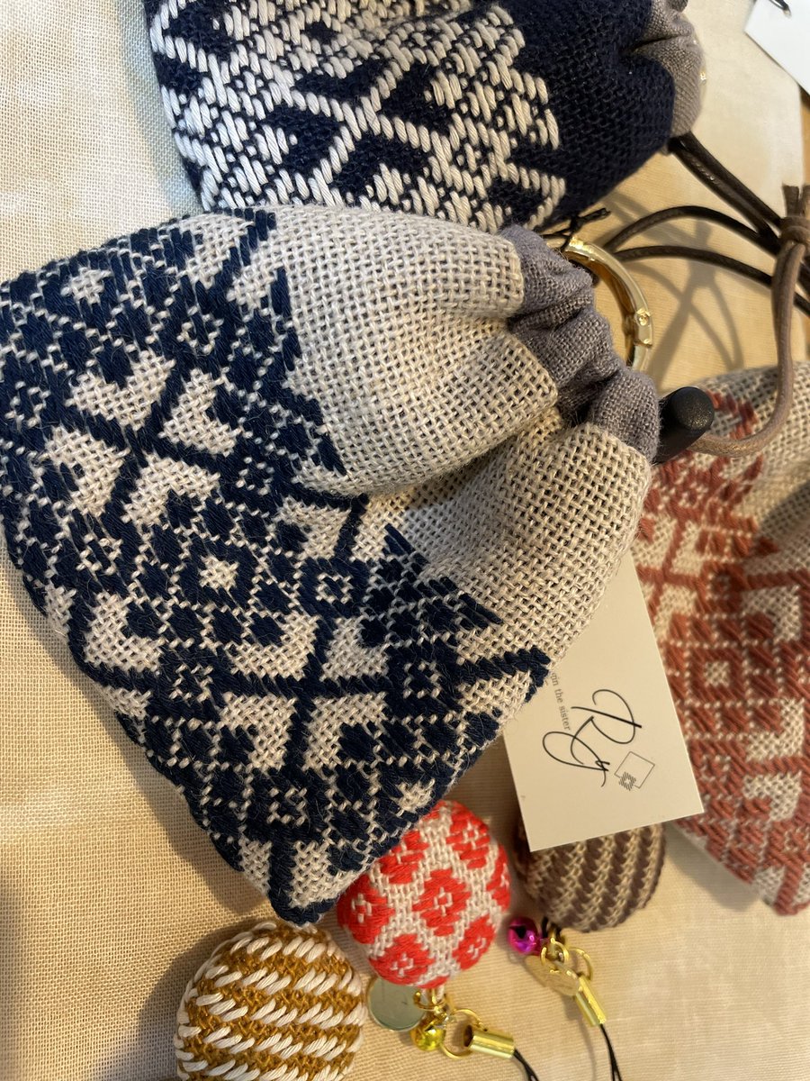 petitlumiere015's tweet image. こぎん刺し商品納品お知らせ🎄✨

カバンなどに付けれるチャーム👜
＆
文房具などにも付けれるストラップ🗝
⁡
私はお財布に付ける物を探していたので、
早速購入させて頂きましたよ😍ｶﾜｲｲ❣️

#Ry*  #あーるわい #こぎん刺し
 ameblo.jp/pl-erika/entry…