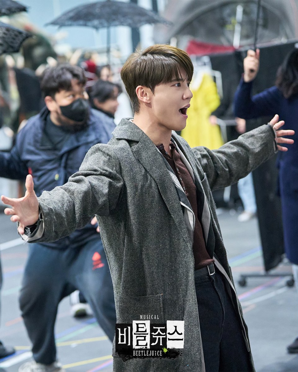 XIAinfo's tweet image. [사진] cjenm.musical IG

#비틀쥬스 | 연습실 사진 공개 🐍

헤이 헤이, 실례 좀 할게 🪲
연습실에서 이 정도면 말 다 했지
어서와라, 무대는 진짜 죽여준다!

비틀쥬스 𝗕𝗘𝗘𝗧𝗟𝗘𝗝𝗨𝗜𝗖𝗘 | #김준수

뮤지컬 &amp;lt;비틀쥬스&amp;gt;
📍LG아트센터 서울
25.12.16 ~ 26.03.22

instagram.com/p/DSD-I2HAYR9/