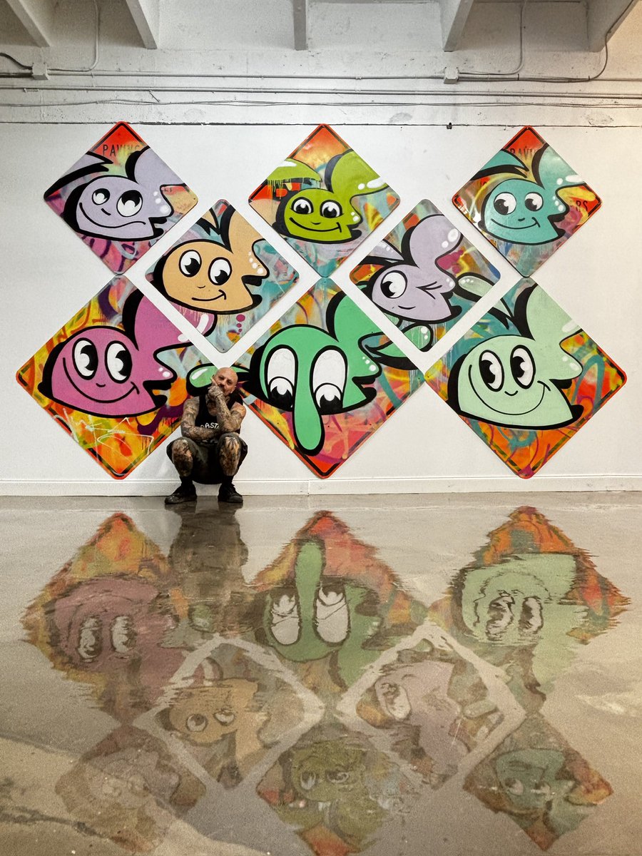 SNORTTHIS's tweet image. My latest installation for “The Link Up” exhibit for #ArtWeek2025 titled “Miami situation” made from discarded street signs. This installation embodies the overall experience that I have particularly during the annual #MiamiArtWeek. Sensory overload, overindulgence.