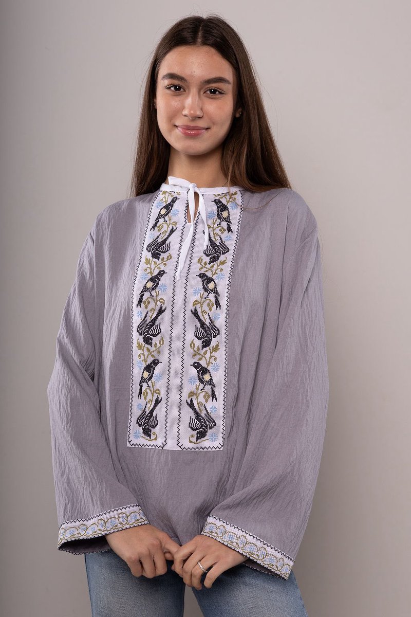 大好評のウクライナ伝統刺繍をあしらった野鳥模様のヴィシヴァンカに
