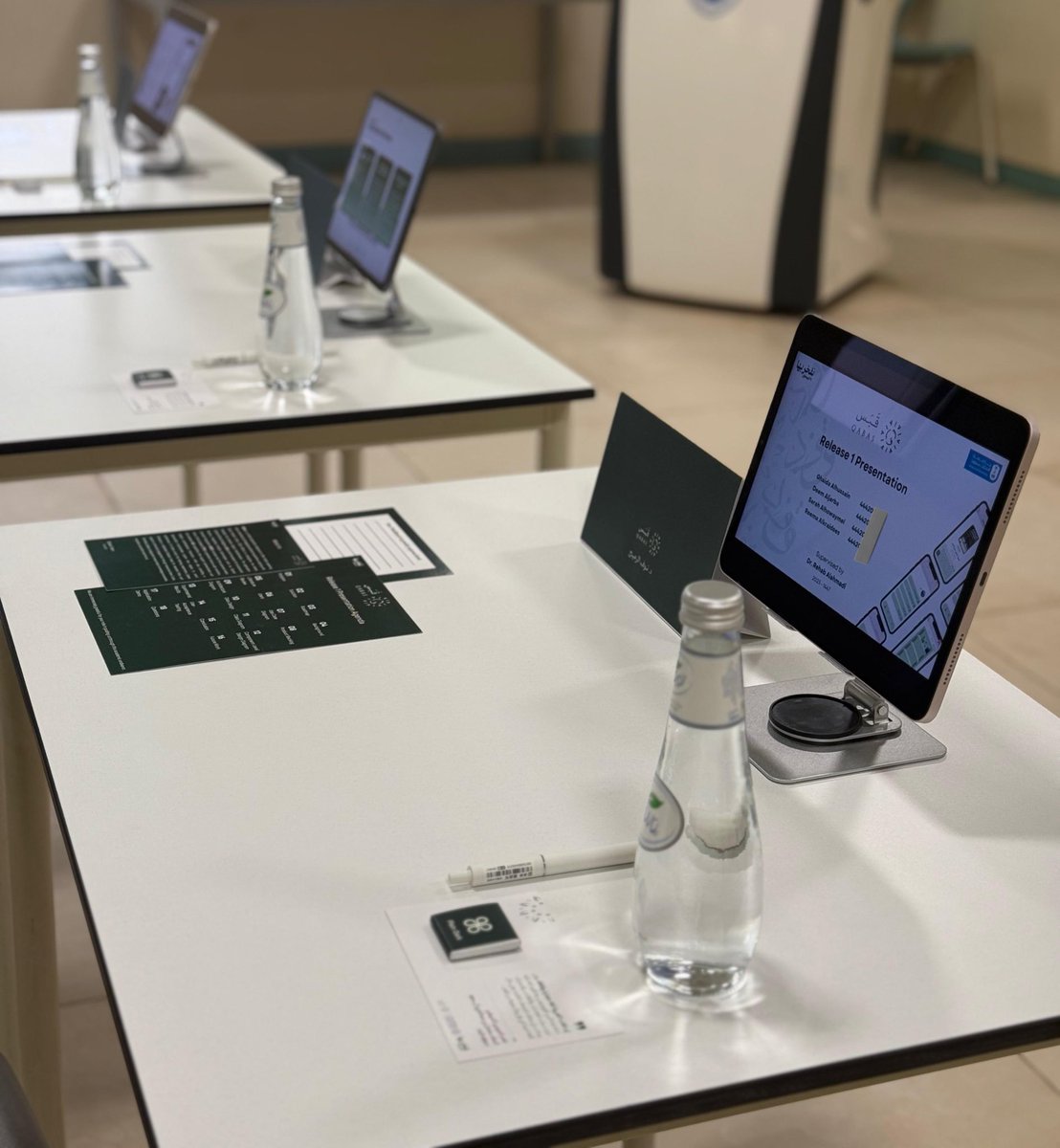 آتانا من كل ما سألنا، وتفضّل علينا بكل ما أمّلنا، وآوانا حينما خذلنا، وآنسنا حينما كسرنا، وزادنا حينما شكرنا، وأسعدنا بما رجونا، فله الحمد حمدًا كاملاً متواترًا حتى يرضى عنا، وبه إليه يقربنا، وبالدرجات يرفعنا، الحمدلله 🤍