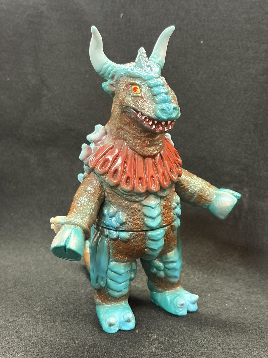 ヤモマークの新作、超獣カウラです。7000円でスーフェスからの販売予定