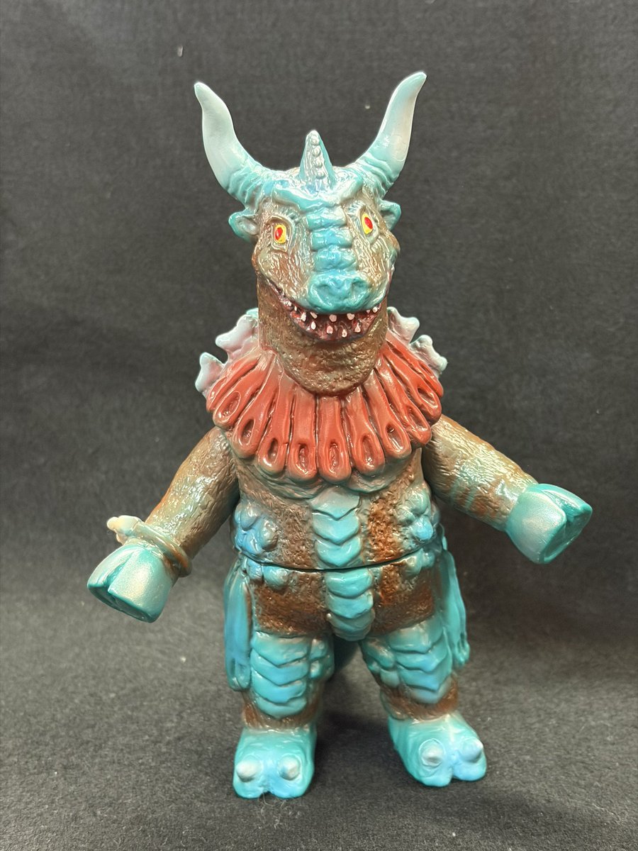 ヤモマークの新作、超獣カウラです。7000円でスーフェスからの販売予定