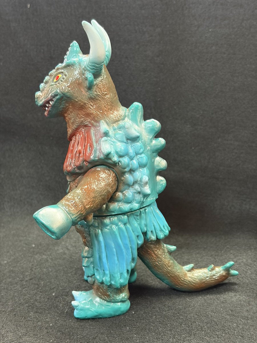 ヤモマークの新作、超獣カウラです。7000円でスーフェスからの販売予定