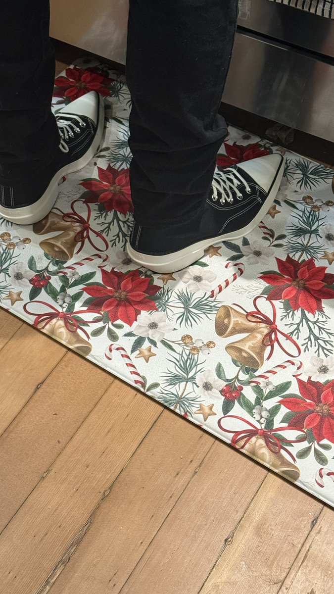 baecontacoh's tweet photo. My best friend’s shoes are wild but I adore him 😂 https://t.co/qfJlVX4oDO