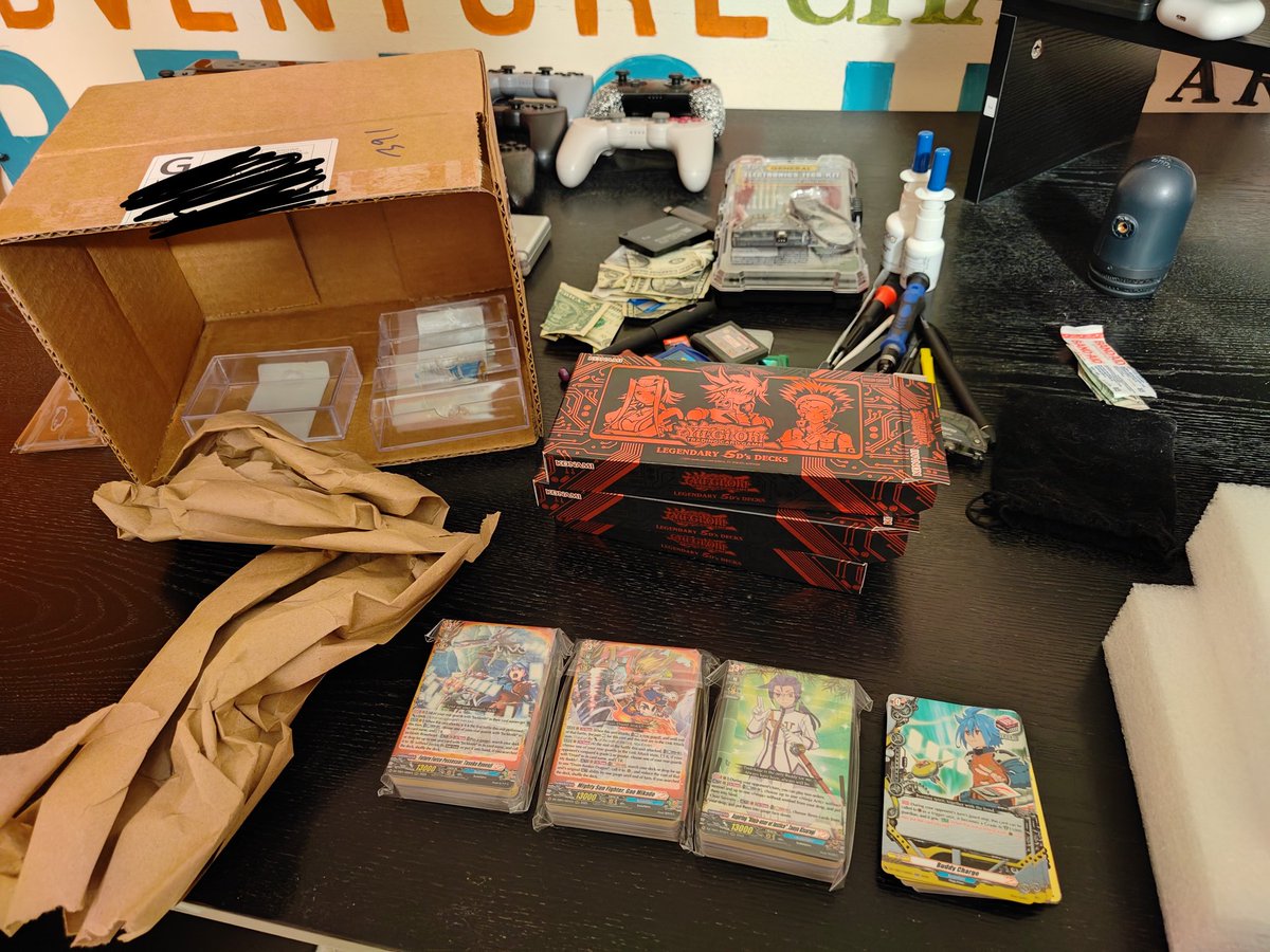 Bro this sucks...

Spent hundreds of $$$ for the <a href="/50cardsshop/">50cards</a> Black Friday sale. The package finally arrived today with my backordered Legendary 5Ds decks but no black Friday bonuses... no sleeves, trial decks, nothing...

Unlucky I guess...