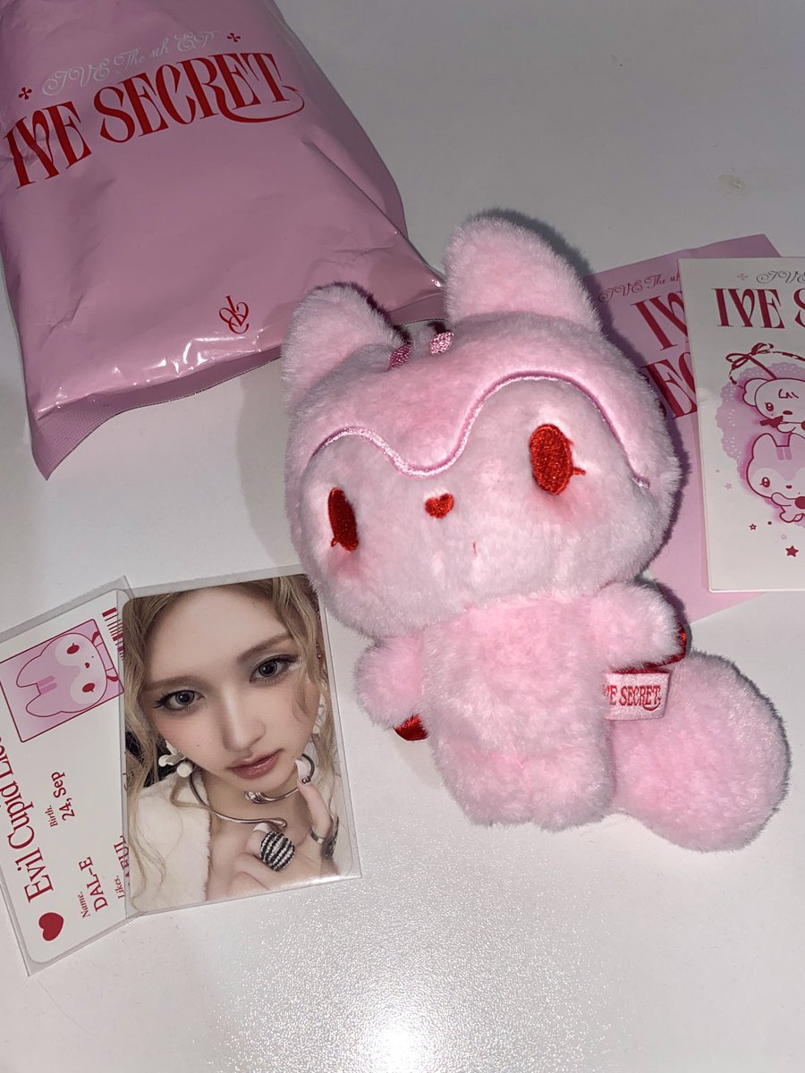 13koosignal's tweet image. happy maillll🌷🌷💌💌💕🪽
aldigim en seker sey olabilir agliyorum tesekkur ederim😭😭🤏🏻 @iamchwece