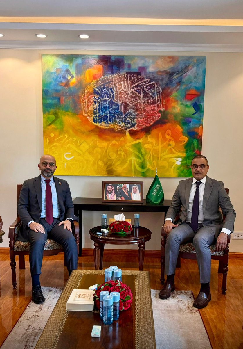 اجتمع  سعادة سفير خادم الحرمين الشريفين #خالد_بن_عبدالله_السلمان بسعادة مدير مكتب غرب آسيا في برنامج الأمم المتحدة للبيئة الاستاذ / سامي ديماسي ، حيث تم خلال اللقاء المنعقد في مقر السفارة بحث الموضوعات ذات الاهتمام المشترك .