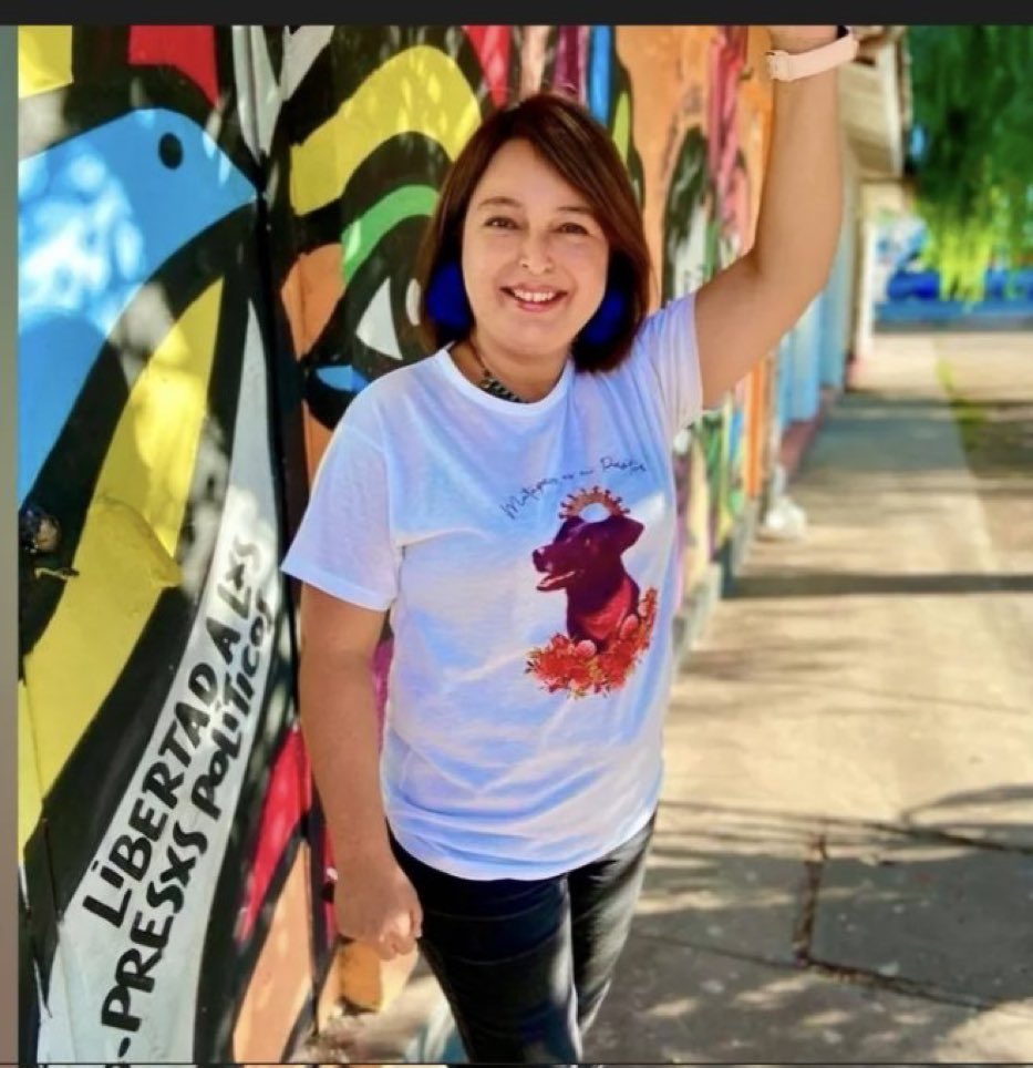 RRun_Vero's tweet photo. Jeanette Jara usaba la polera “mata paco” en el estallido delictual. Ahora dice que sacará a los militares a la calle #DebateAnatel2025 https://t.co/MiZZgTeXVf