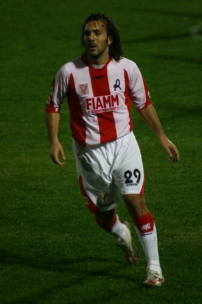 AlexYanezFC's tweet photo. Massimo Margiotta y el hijo consentido del opresor.

A finales de los 90, el fútbol italiano vivía uno de sus mejores momentos. Y en medio de ese ecosistema brillante apareció un chico nacido en Maracaibo, hijo de inmigrantes italianos, que estaba cumpliendo su propio sueño. https://t.co/2ShVeSlWOD