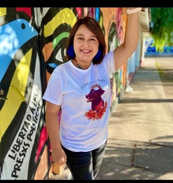 Caritocoram2's tweet photo. #JaraUnPeligroParaChile #DebatePresidencial 
Una Vergüenza este mujer....impresentable...
#DebateAnatel2025 https://t.co/10zwPwMyav