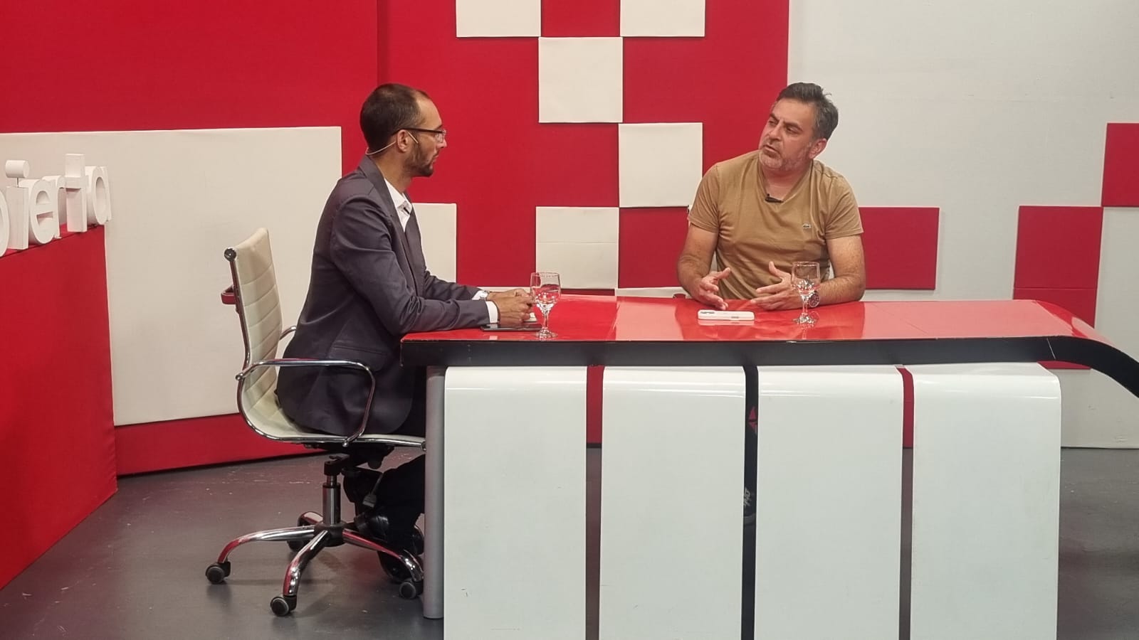 G7xM5VdWYAA-DUK?format=jpg&name=large