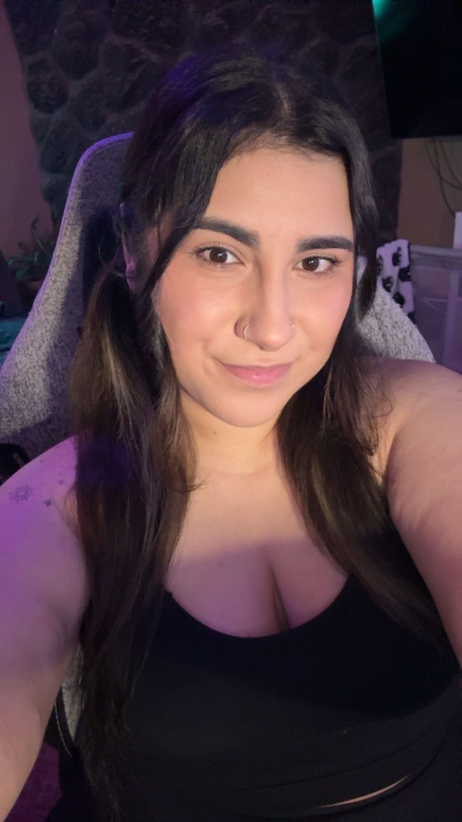 What’s this? I’m live?? We’re playing Outlast Trials with some hottie hot friends! Come hang out with us!!

twitch.tv/serastria