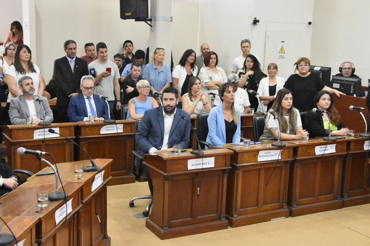 Presentes en el HCD de Bahía Blanca para la jura y asunción de concejales electos de todas las fuerzas políticas. 

Con especial emoción por  <a href="/BRodriguez_IW/">Belén Rodríguez</a>, sin dudas una excelente noticia para la comunidad whitense, que mediante ella pudo hacer llegar su voz al Concejo.