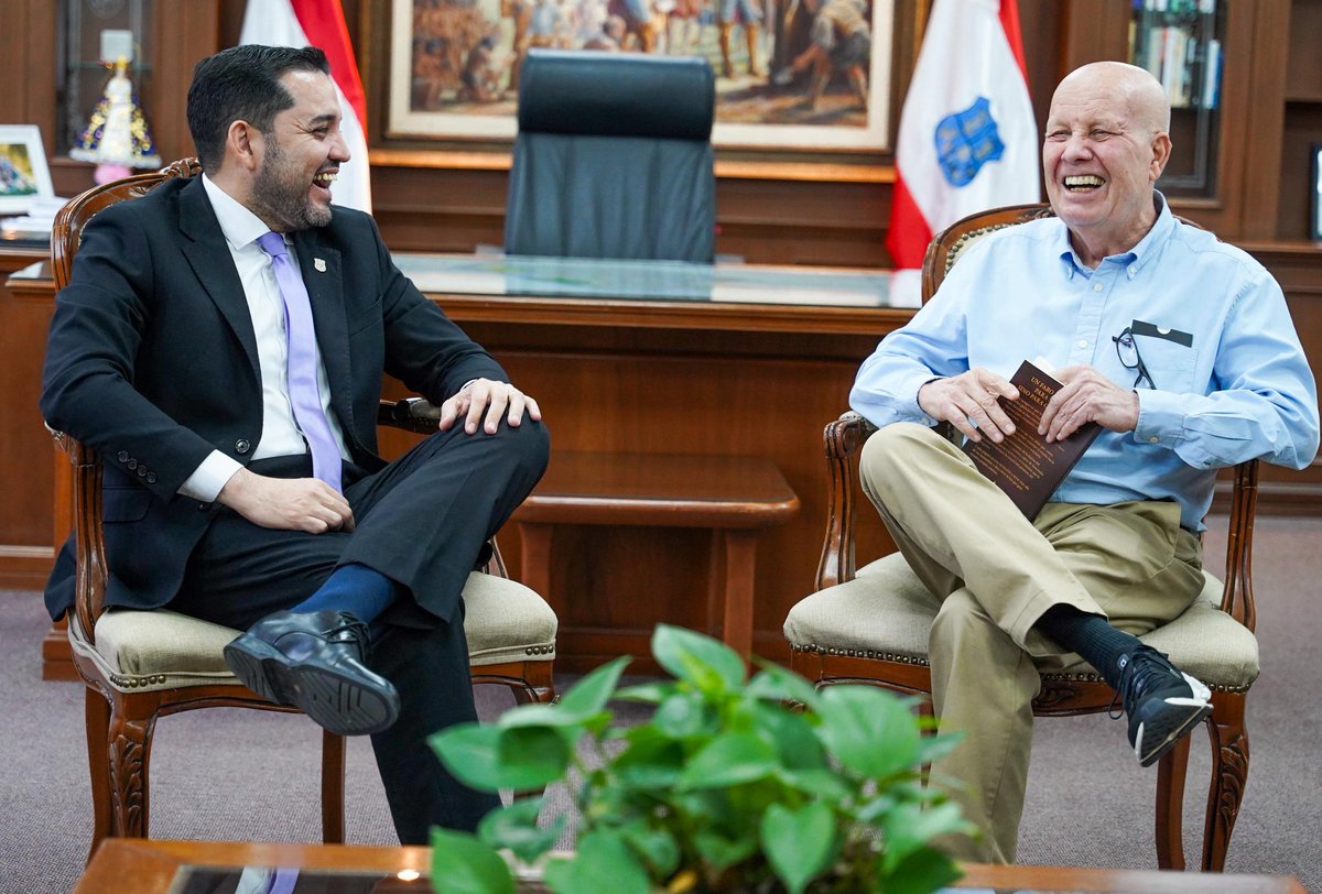Tuve el honor de conversar con Don Carlos Walde, Presidente del Grupo Chacomer, en un encuentro muy productivo donde abordamos nuevas formas de cooperación entre el sector privado y la Municipalidad de Asunción.

Chacomer es un aliado clave para nuestra economía, y fortalecer