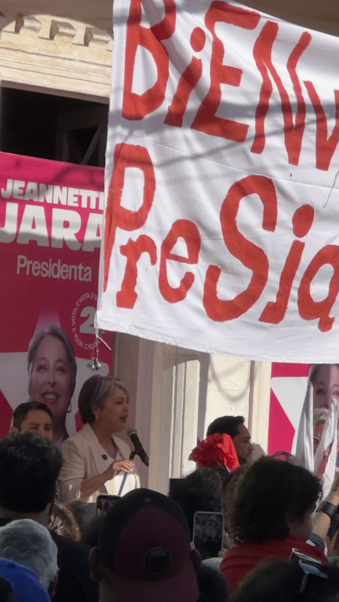 Mi presidenta es cercana y no necesita vidrio para estar con su gente. #JaraPresienta #DebateAnatel2025